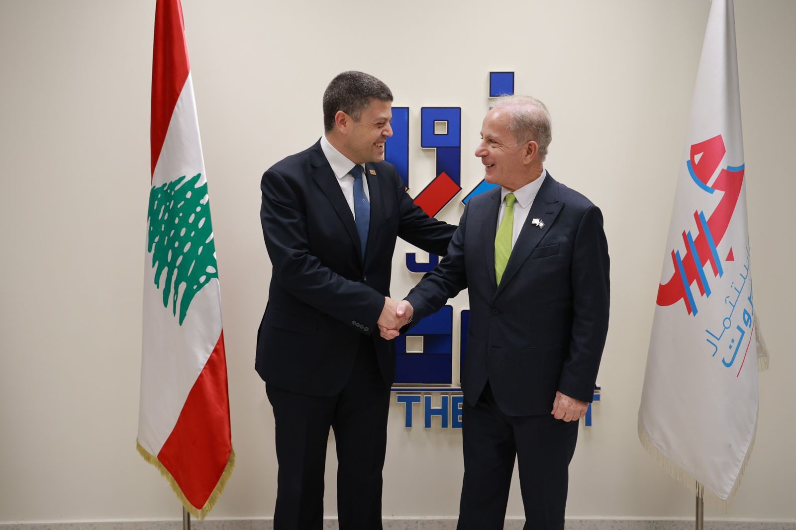 السفير الأمريكي يتفقد مرفأ بيروت