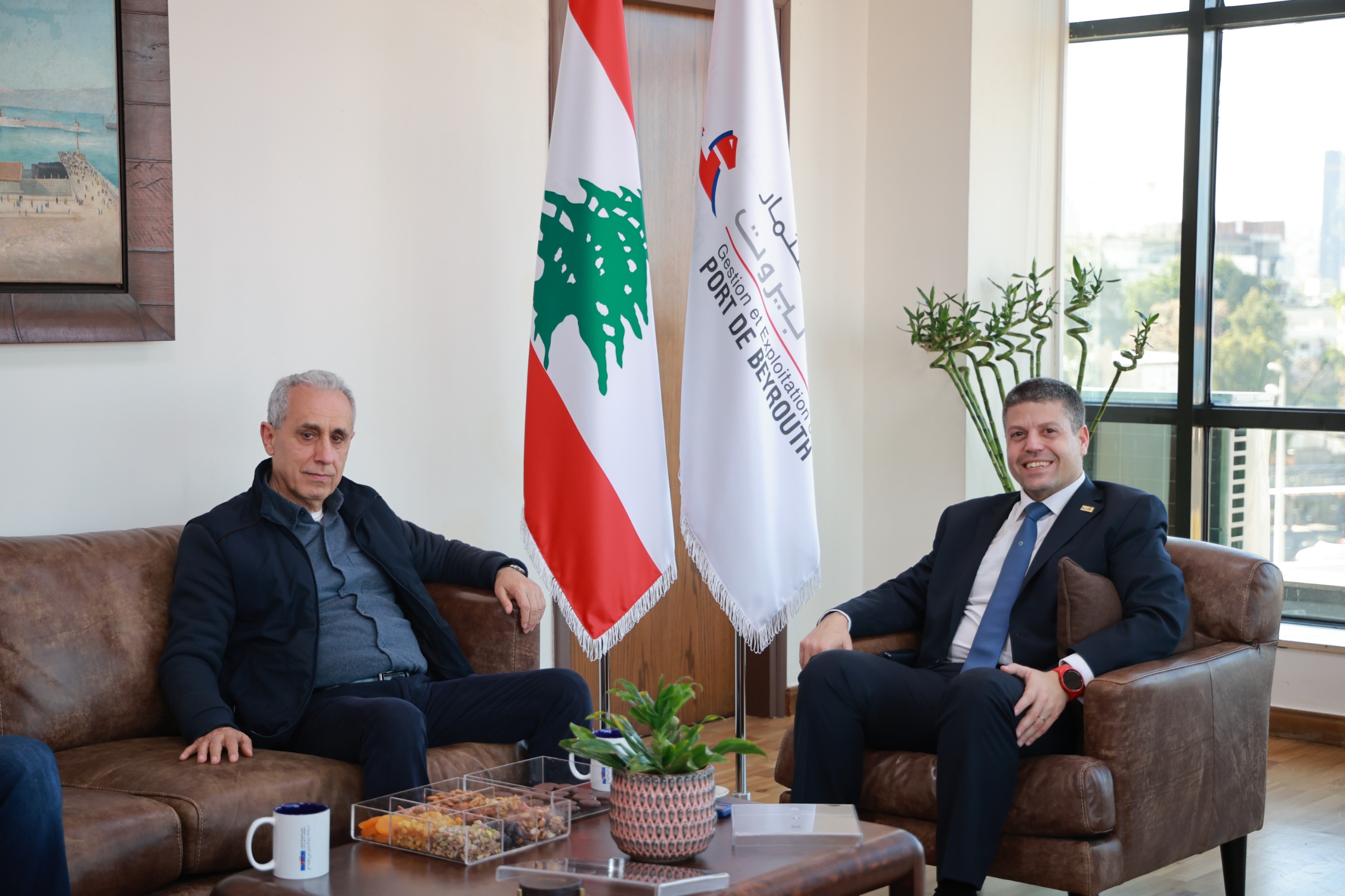 النفّي يستقبل النائب محمد الخواجة في مرفأ بيروت