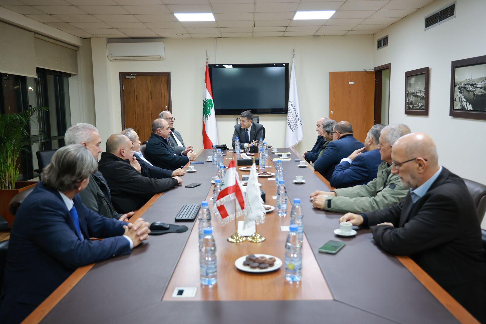 وفد من مخاتير بيروت يزور مرفأ بيروت ويلتقي النفّي